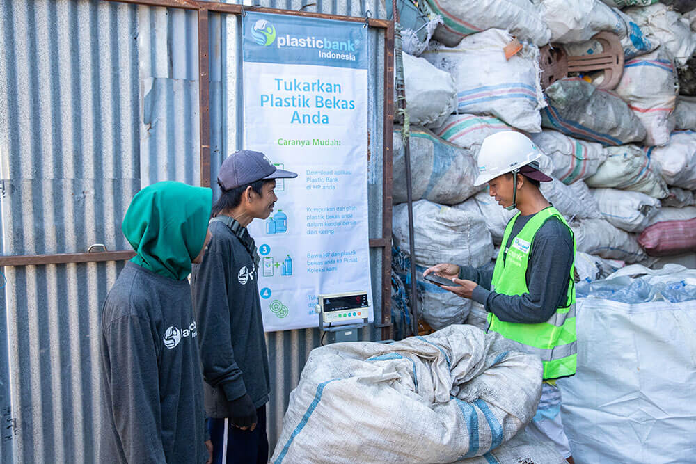 Recording of a plastic waste exchange in the PlasticBank app®.