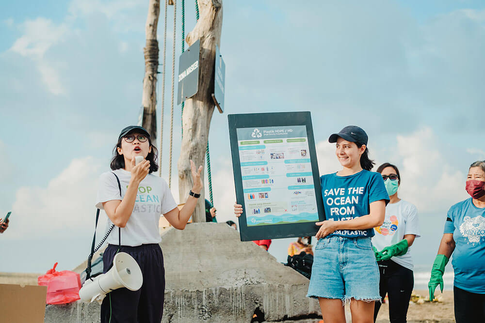 Plastic Bank Indonesia team raises awareness about Ocean Plastic